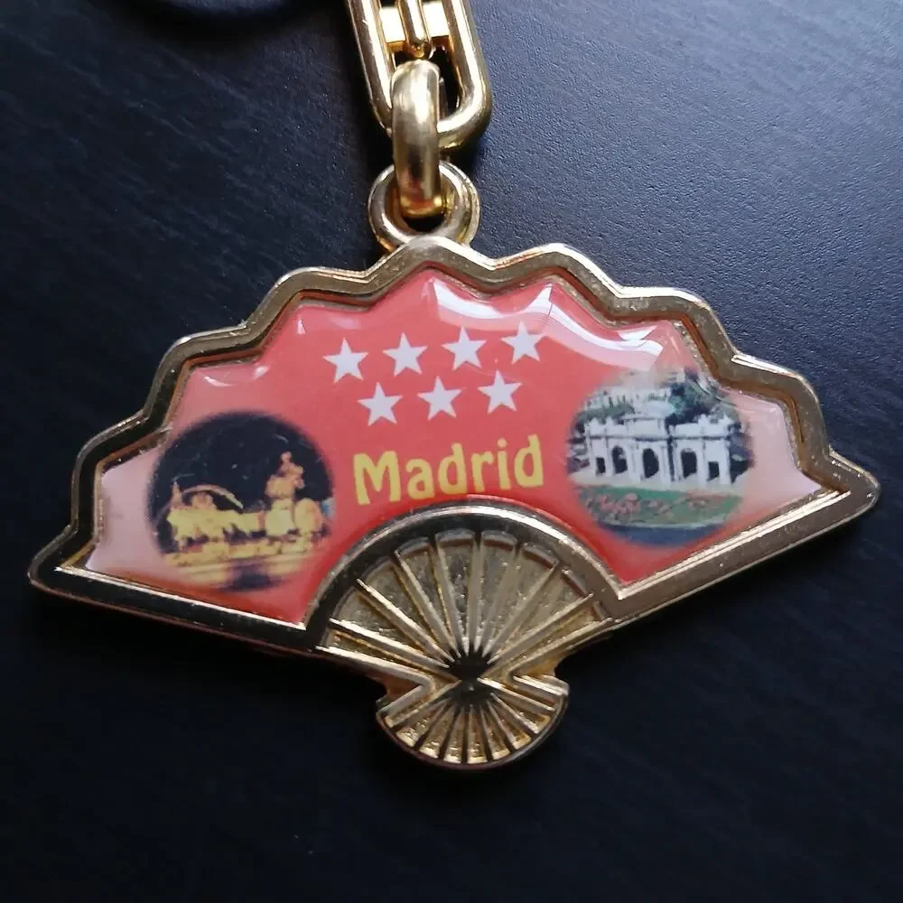 Madrid España Gold Fan Keychain